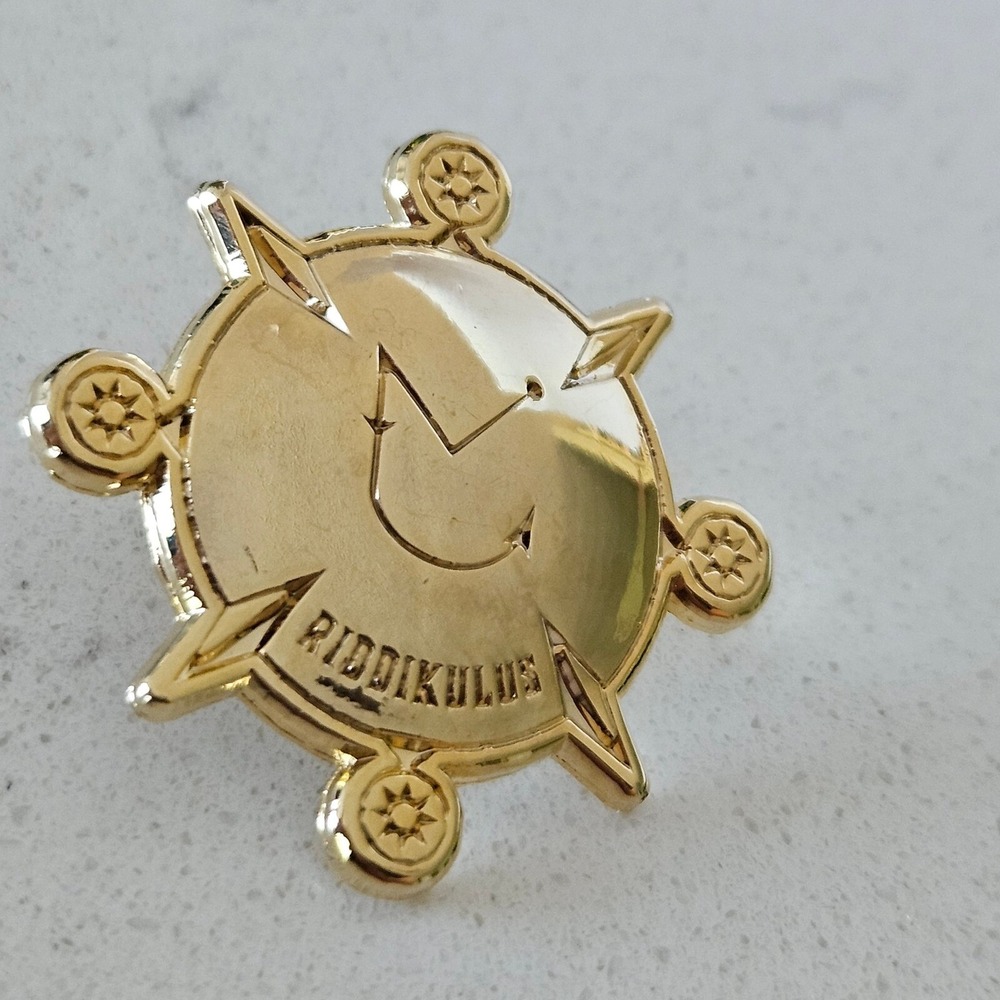 Universal Studios Harry‎ Potter Spells & Charms Mystery Pin - Riddikulus
